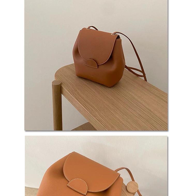 French backpack women's 2023 new versatile crossbody bag women's luxury niche shoulder bag commuter bag